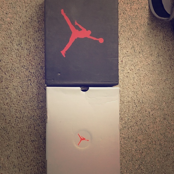 Jordan Knicks 5 Low and Jordan Olive 13 - Picture 3 of 3